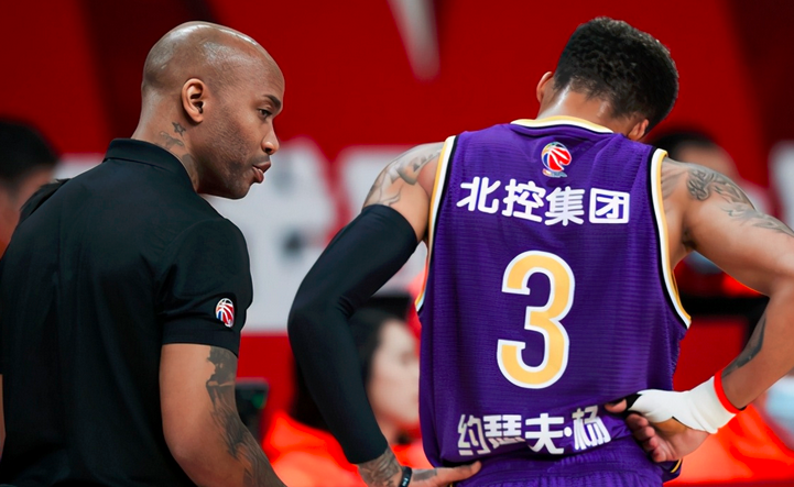 圣保利替补奇兵制胜,补时绝杀助球队逃离垫底